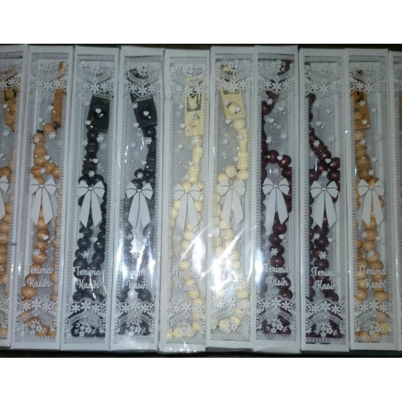 

Souvenir Wedding Tasbih Kayu Kemasan Mika dan Label Nama