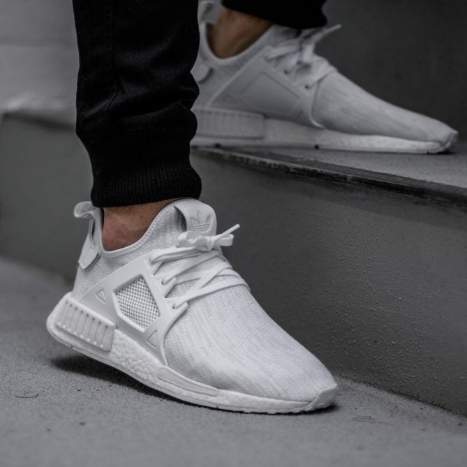 Sepatu Basket KuliahSepatu Adidas NMD XR1 Premium Original / XR 1 / Triple White / Putih