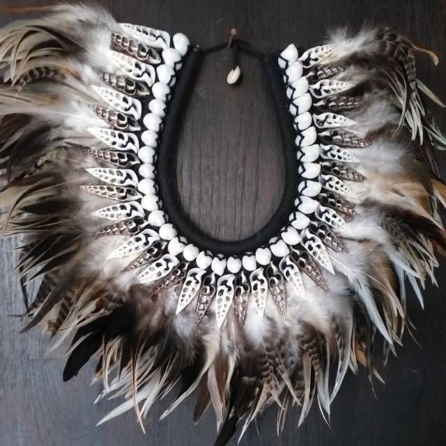 Kalung Papua Rajut Bulu