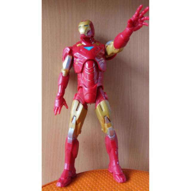 Action figure iron man besar original HASBRO