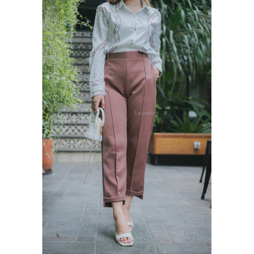 Zia Simple Pants ( Celana dengan garis depan )