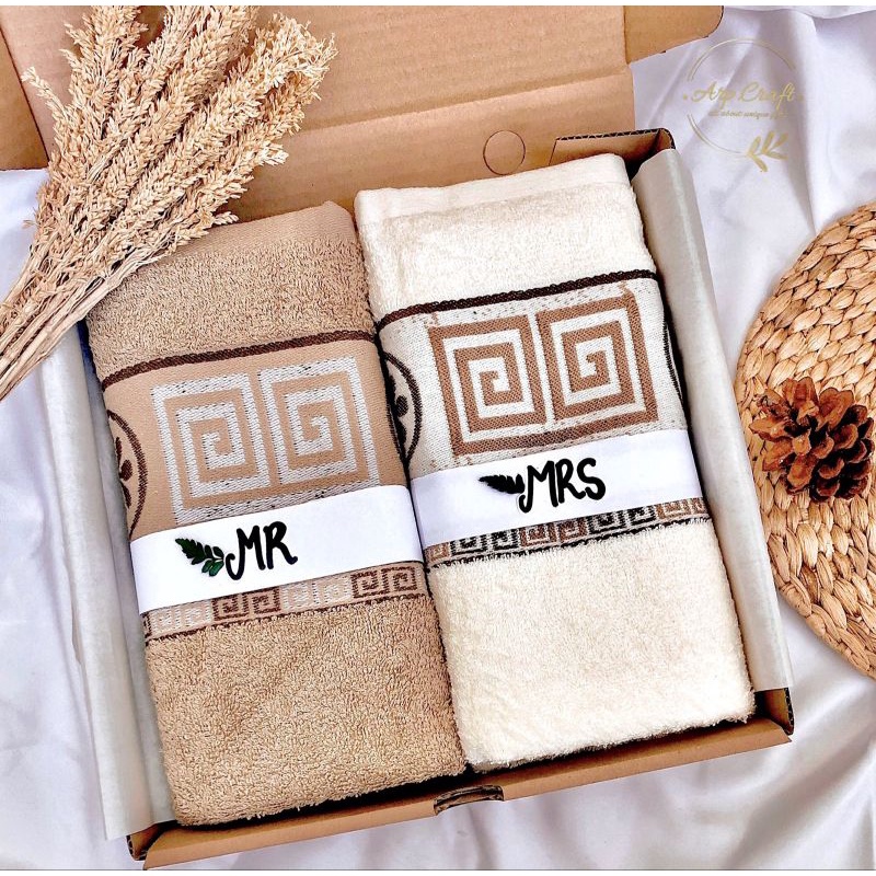 

GIFTBOX HANDUK COUPLE / KADO PERNIKAHAN / WEDDING GIFT
