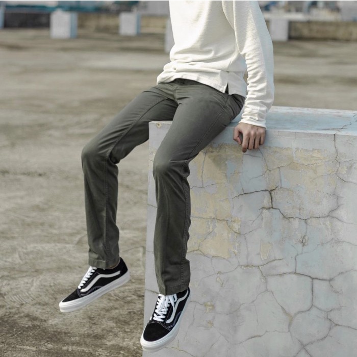 Celana Chino Pria Uniqlo Trousers Straight Fit Olive