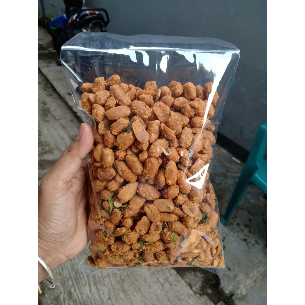 

Kacang Branded Original Kiloan Kemasan 500 Kg ( Harga 35-125K )
