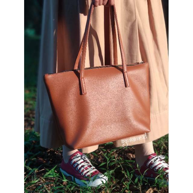 INITIAL HANNAH TOTEBAG - BROWN, BISA REQUEST NAMA