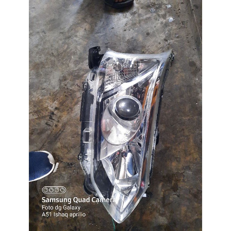 headlamp/LAMPU DEPAN kanan avanza veloz.2015-2018