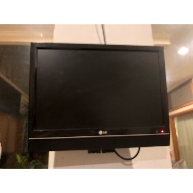 TV LCD merek LG ukuran 19 inch tipe 19LS4R
