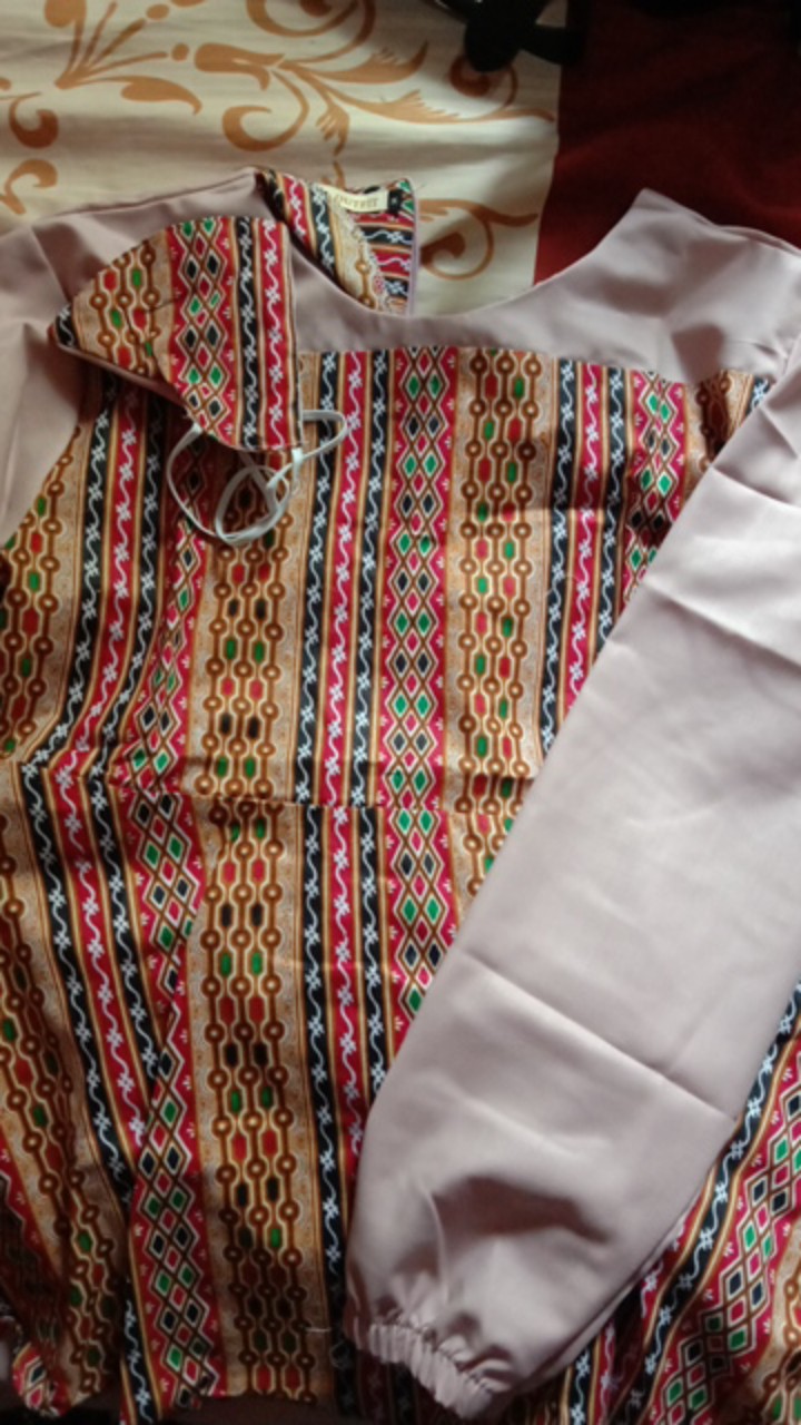 Atasan Batik Wanita Laurensia Potong Tengah 8831