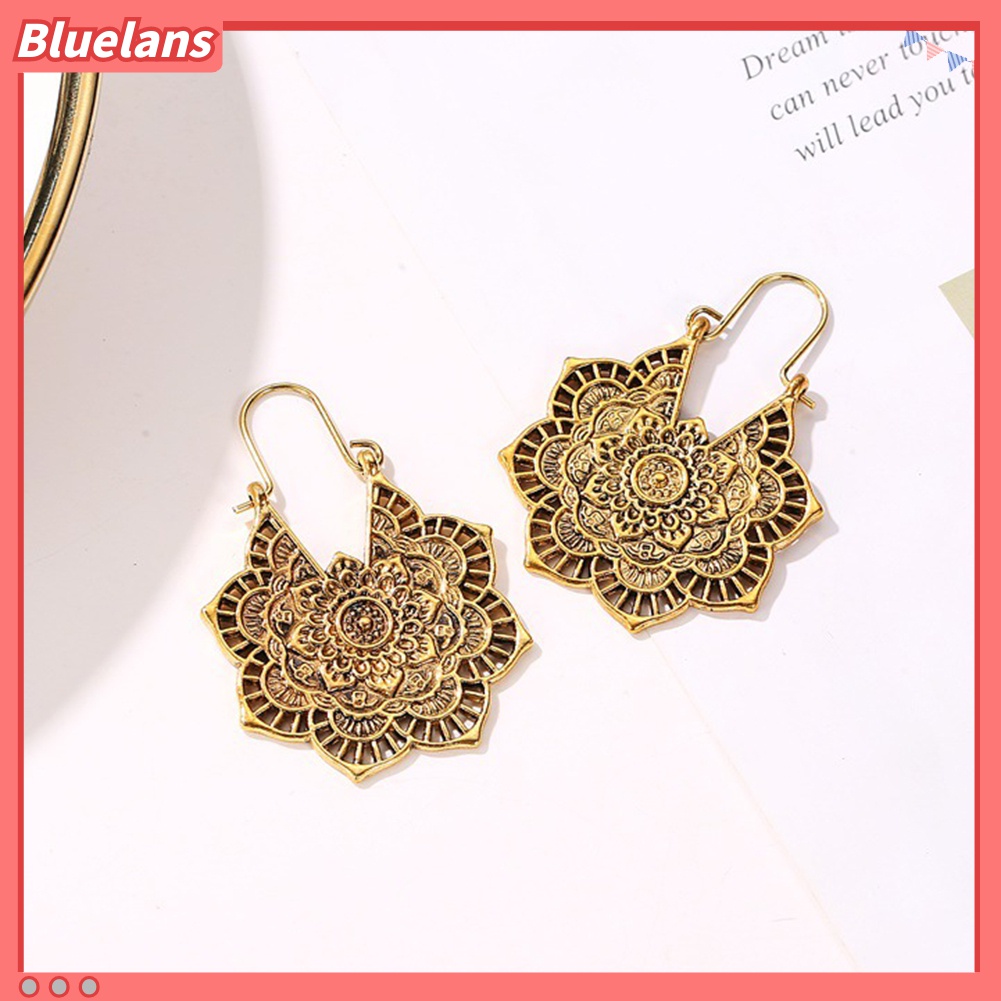 Anting Dangle Leverback Desain Ukiran Bunga Hollow Out Gaya Vintage Untuk Wanita