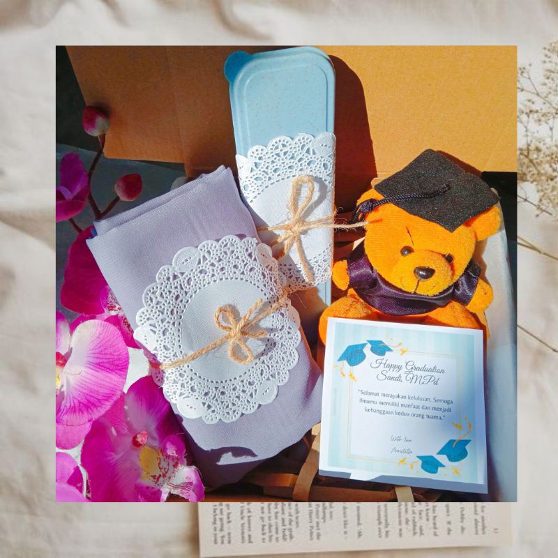 

KADO WISUDA / HAMPERS WISUDA / GIFT BOX / GRADUATION GIFT / BONEKA WISUDA / HADIAH WISUDA