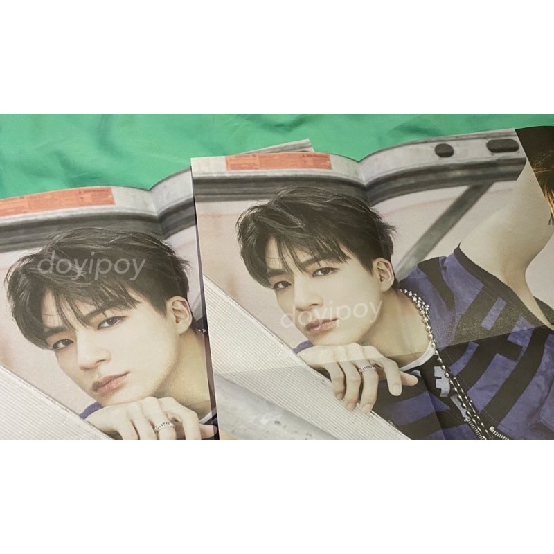FOLDED POSTER JENO JISUNG NCT 127