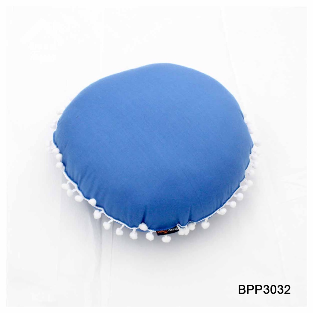 BANTAL BULAT POLOS PINGGIRAN RENDA POMPOM