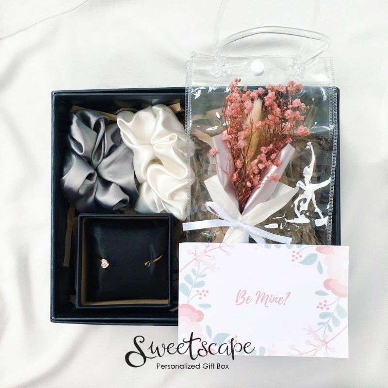 

Gift Box Package 35- Paket Hampers 35- Hadiah For Someone