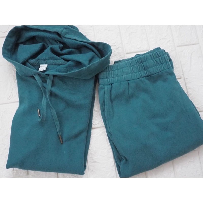 joggers and sweater set