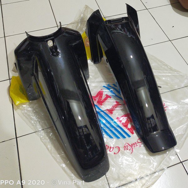 spakbor depan Astrea grand legenda 1 dan 2 set  bagian A dan B hitam non original