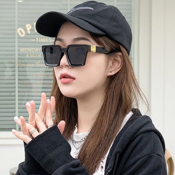 KACAMATA KOTAK/SQUARE PINGGIR LILPSTICCK GOLD