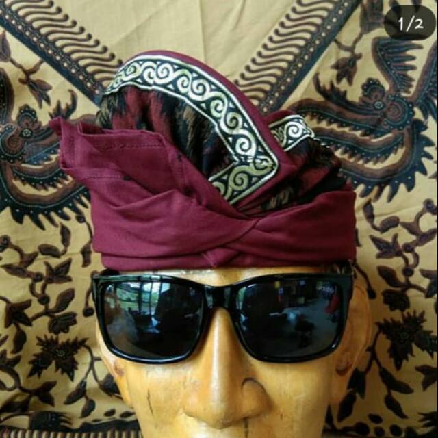 Udeng merah marun motif keong mas