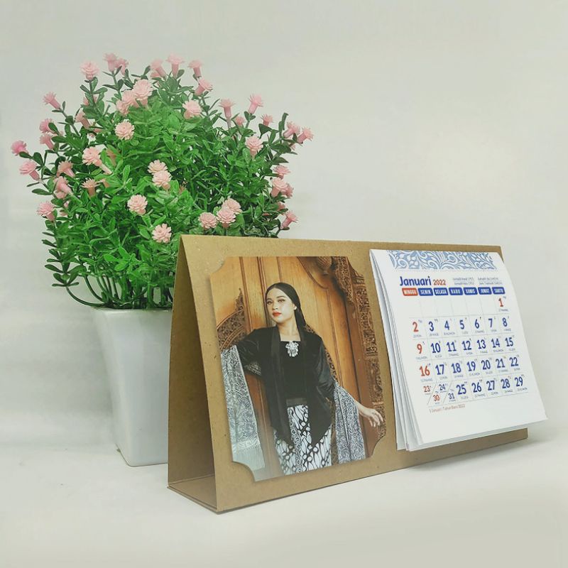 

Paket Blangko Kalender Meja 2022 (1 pack isi 10 pcs)