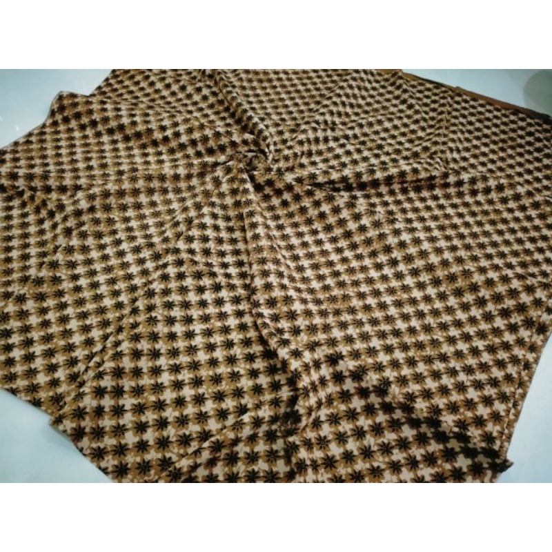 kain batik kota solo dengan motif bunga kecil kecil dasar coklat cream