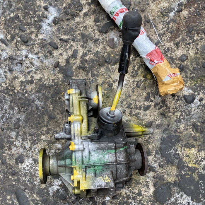 {BEKAS} Transfercase Transfer case Tc 4x4 Suzuki Jimny Wide Katana Rante Murah