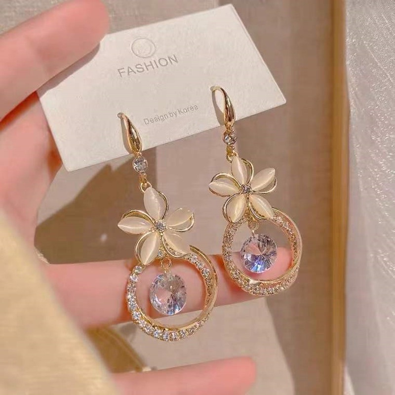 1 Pasang Anting Tusuk Gantung Desain Bunga Hias Opal + Berlian Imitasi Untuk Wanita