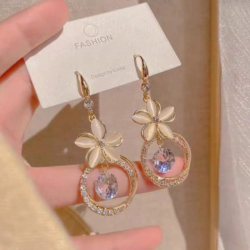 Anting Gantung Panjang Tusuk Gaya Vintage Korea Motif Bunga Aksen Opal + Berlian Imitasi Untuk Wanita