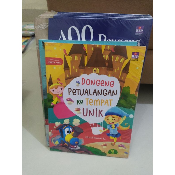 DONGENG PETUALANGAN KE TEMPAT UNIK