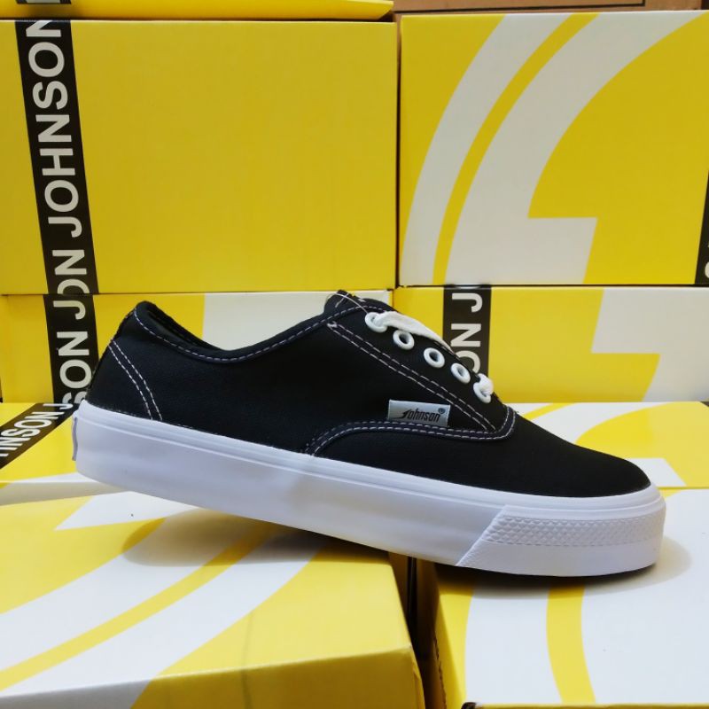 Sepatu Johnson Astro Black White Low Cut