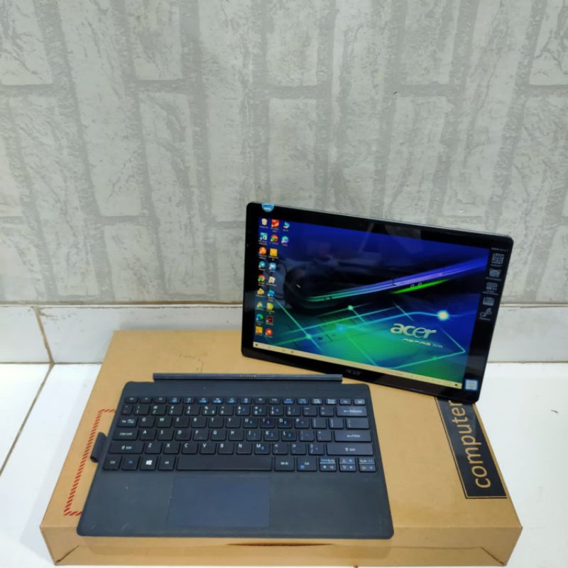 Laptop 2 in 1 Tablet Touchscreen Acer Switch Alpha 12 Cor i5-6200U Resolusi 2160x1440(2K) Ram 8GB SSD 256Gb