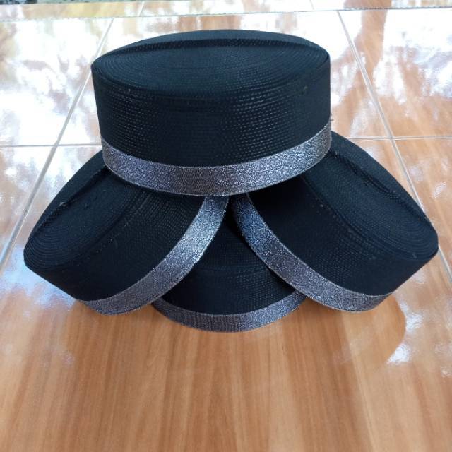 songkok peci reca BUGIS HITAM LIST SILVER bahan mika kaku Songkok recca bugis bone peci rajut peci bugis peci hitam peci pamiring peci emas peci silver kopyah haji umroh peci recca bugis bone peci aceh kopiah recca songkok recca batik songkok to bone