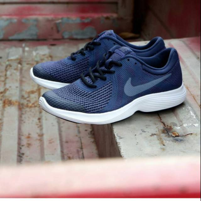nike revolution 4 navy
