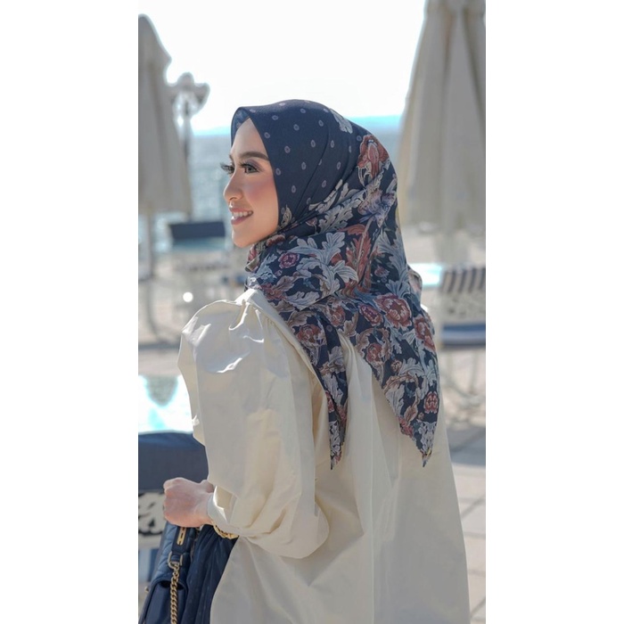 

MUST HAVE!! THE ROYALE SERIES BY BUTTONSCARVES TERMURAH