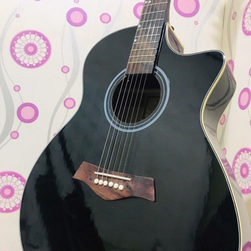 Gitar Akustik  Taylor Pemula
