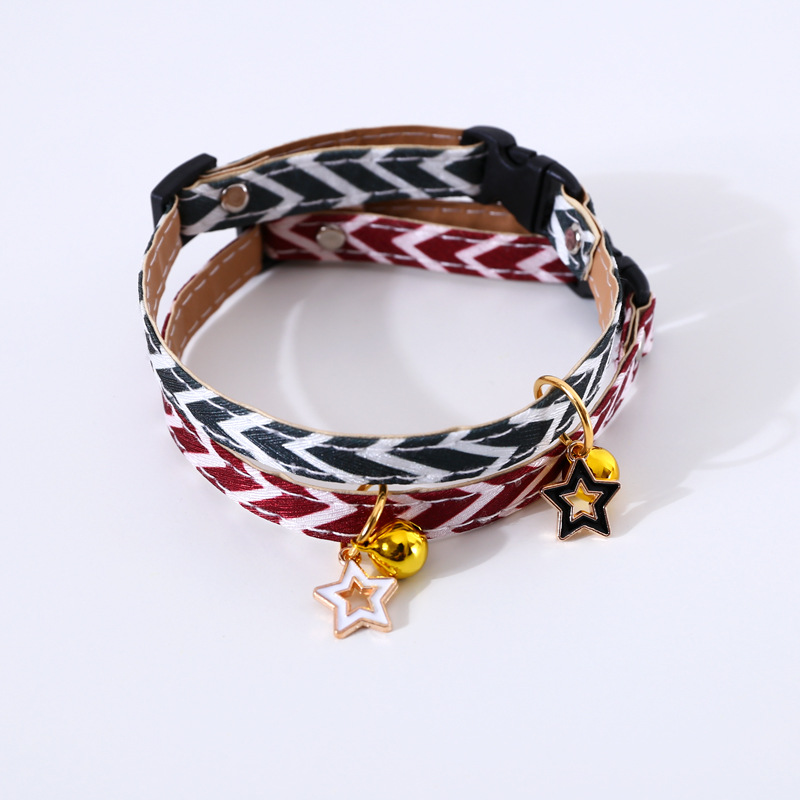 Kalung Leher Anjing / Kucing adjustable Bahan Kulit PU Motif Garis + Bintang + Lonceng