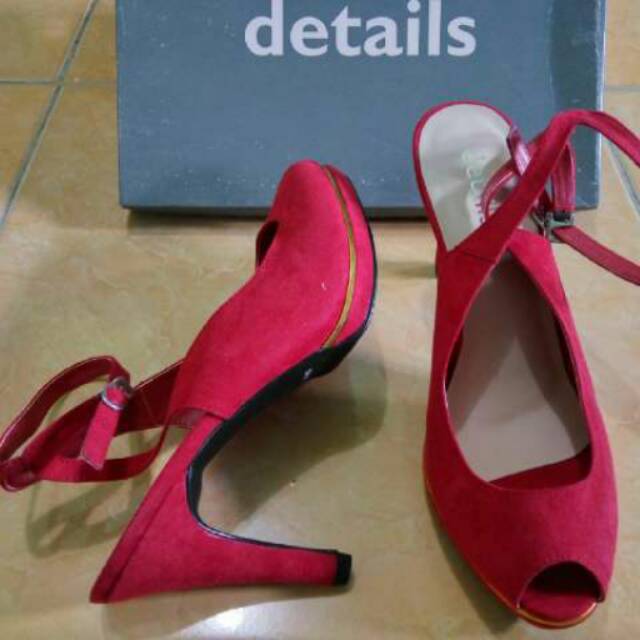 Sepatu details