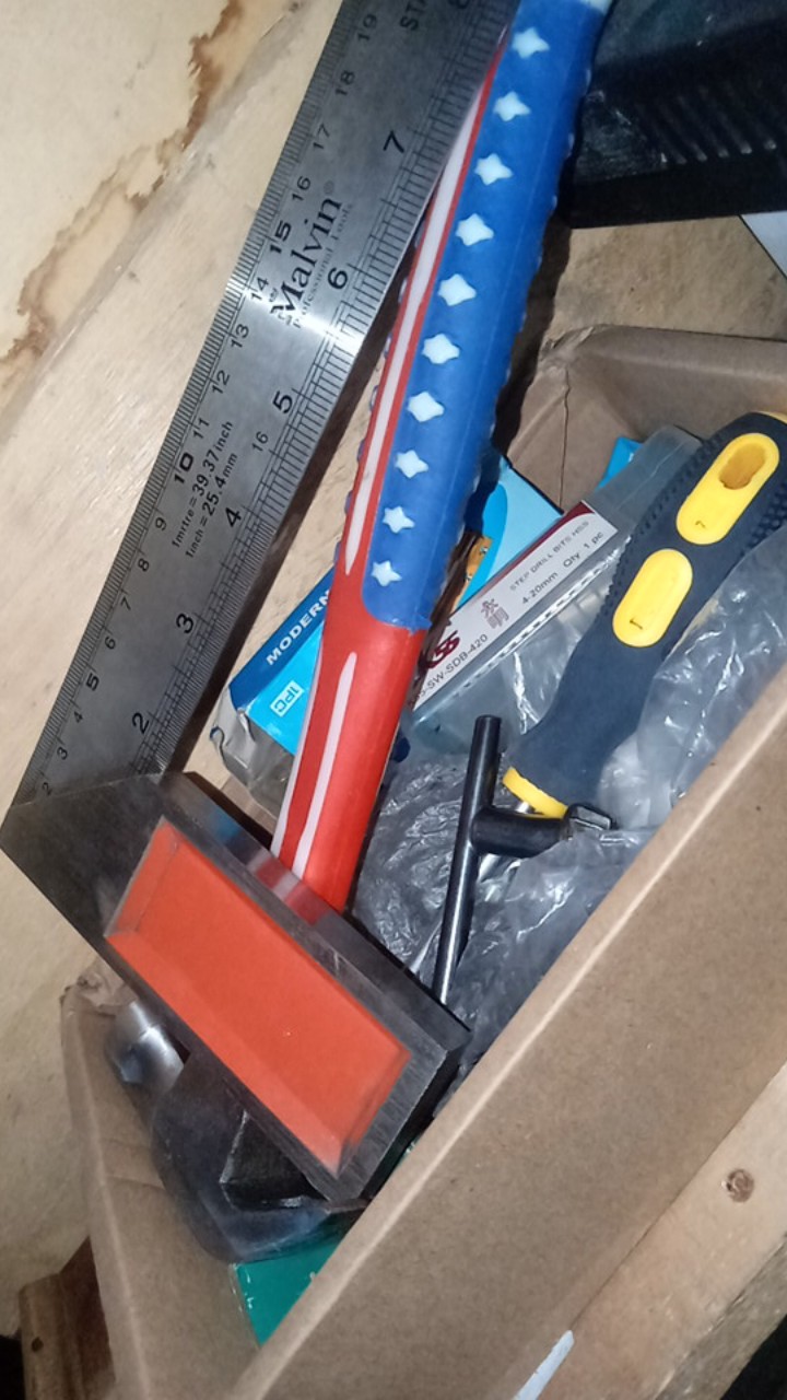 Palu Magnet Gagang Fiber 8 Oz / Palu Kambing Gagang Fiber