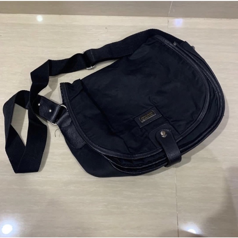 Tas Hitam United Colors of Benetton Bag - Preloved