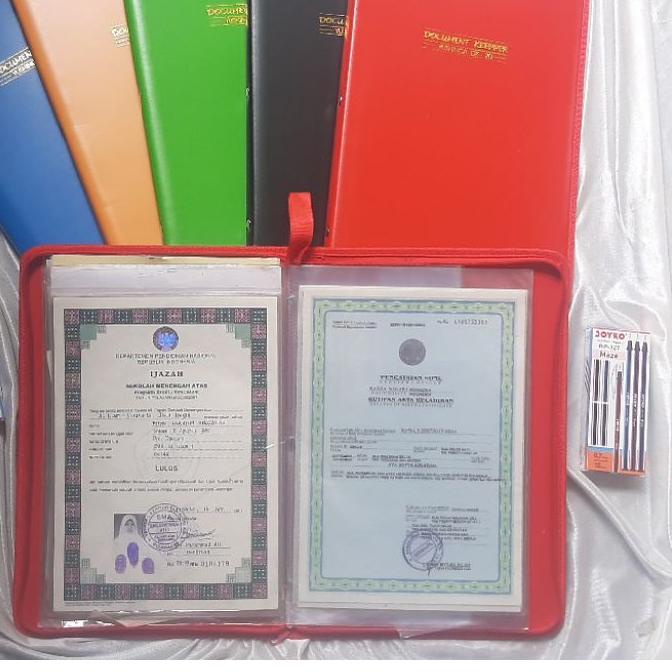 

Grand Seller!![LR 014][BISA COD] Map Dokumen/ Dokumen Keeper / Map Ijazah Resleting Anti Air