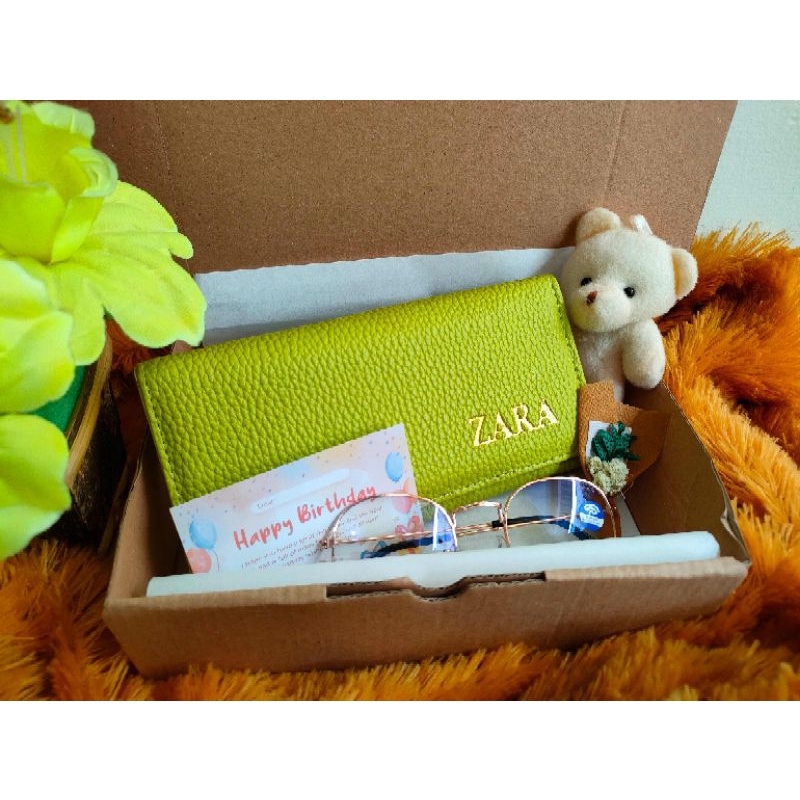 paket hampers kado ulang tahun dompet kipas kacamata murah