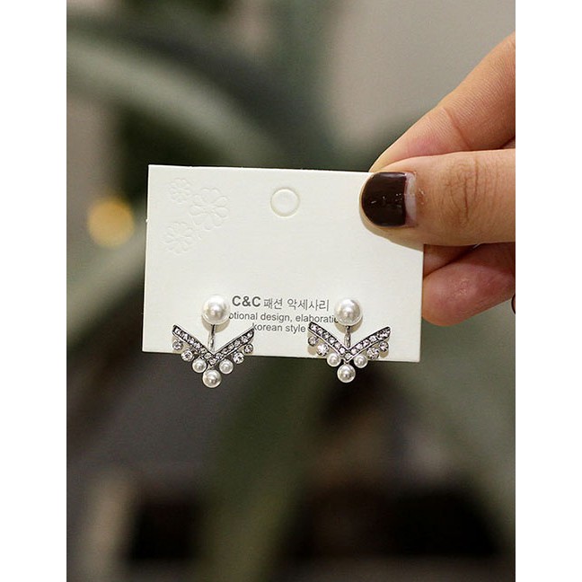 LRC Anting Tusuk Fashion Silver Diamond Stud Earrings With Pearl Geometry D66082