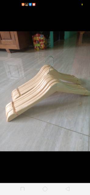 Hanger kayu natural ukuran dewasa