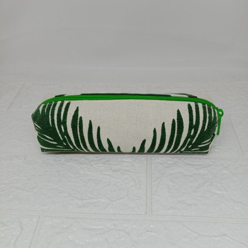 

Tempat Pensil Kanvas CUSTOM 18×2,5×6