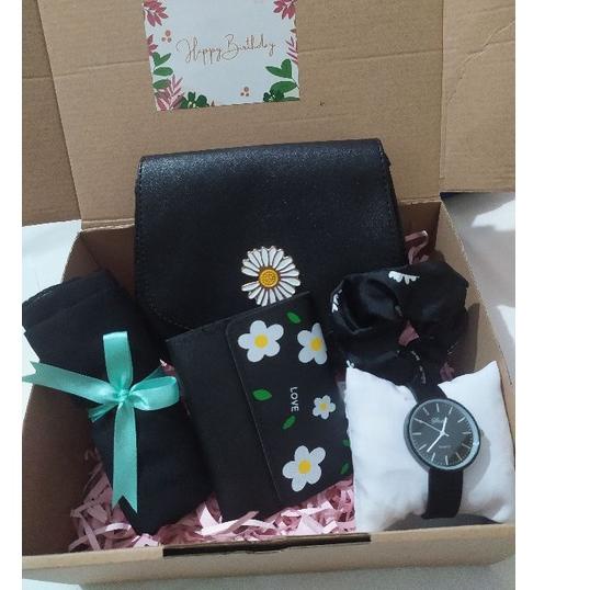 

Paling Disukai.. [ T04 ] GIFT BOX SLING BAG / KADO CEWEK / KADO PACAR / ANNIVERSARY /