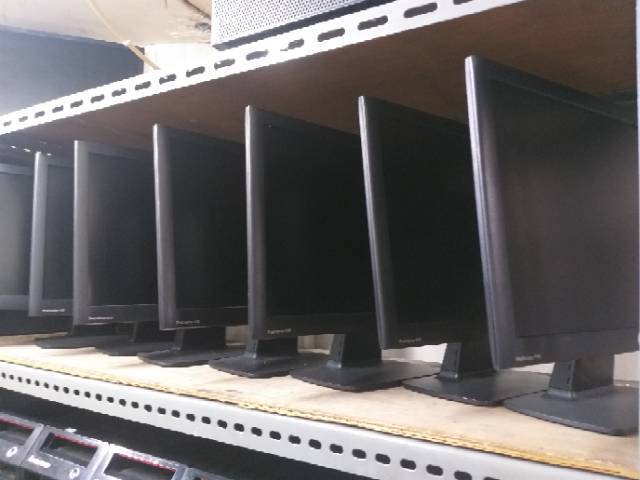 Monitor LED 19 inchi HP ProDisplay P191/LE1902