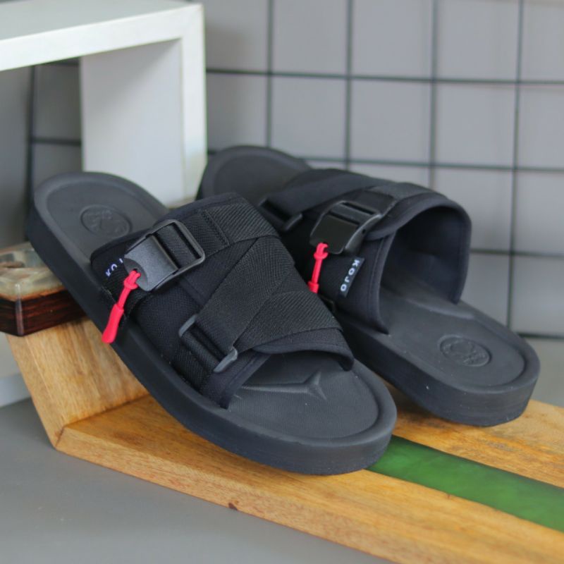 SRZW Sandal Pria Anti Slip Keren Full Black Sendal Slip On Sndal Slide Santai Casual Kasual