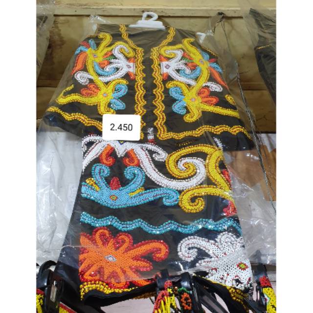 Baju manik wanita dayak
