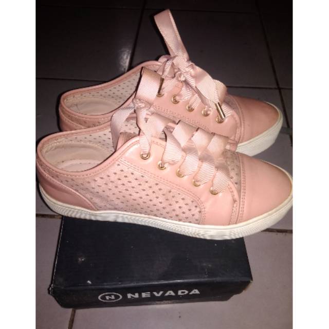 Preloved Sepatu Nevada (Wanita)