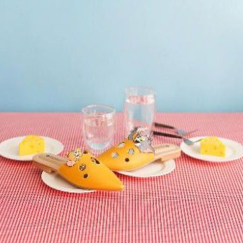 BOOKED ITTAHERL TOM AND JERRY