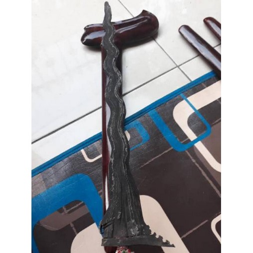Keris Sangkelet Paksi Berdiri