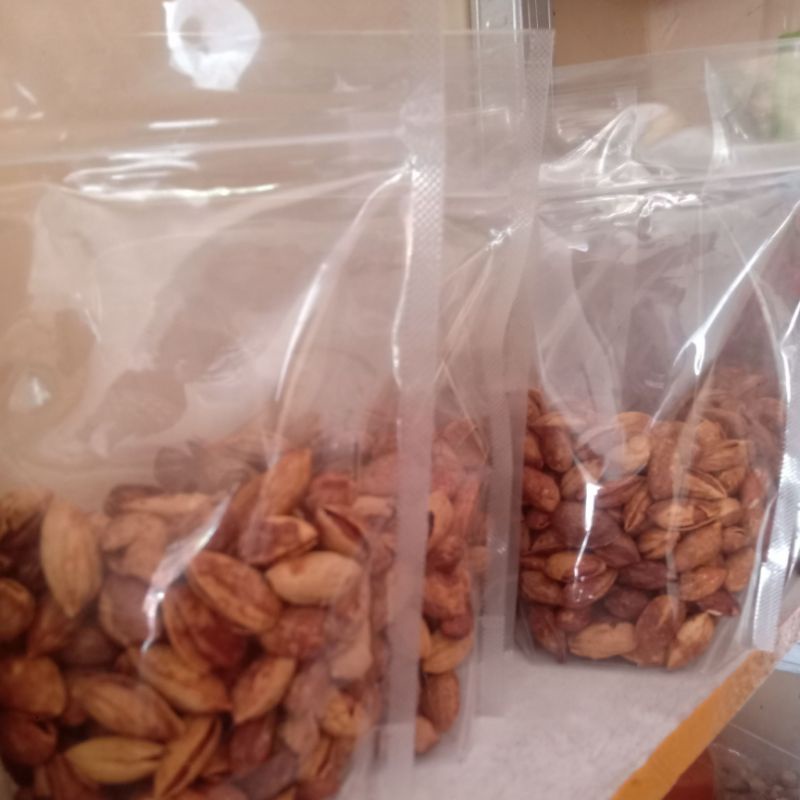 

Kacang Almond
